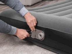 Bestway Tritech Premium Luchtbed - Queensize (152cm) - Met Ingebouwde Pomp 12 Bestway Tritech Premium Luchtbed - Queensize (152cm) - Met Ingebouwde Pomp -Bo-Camp Winkel ontwerp zonder titel 2 3